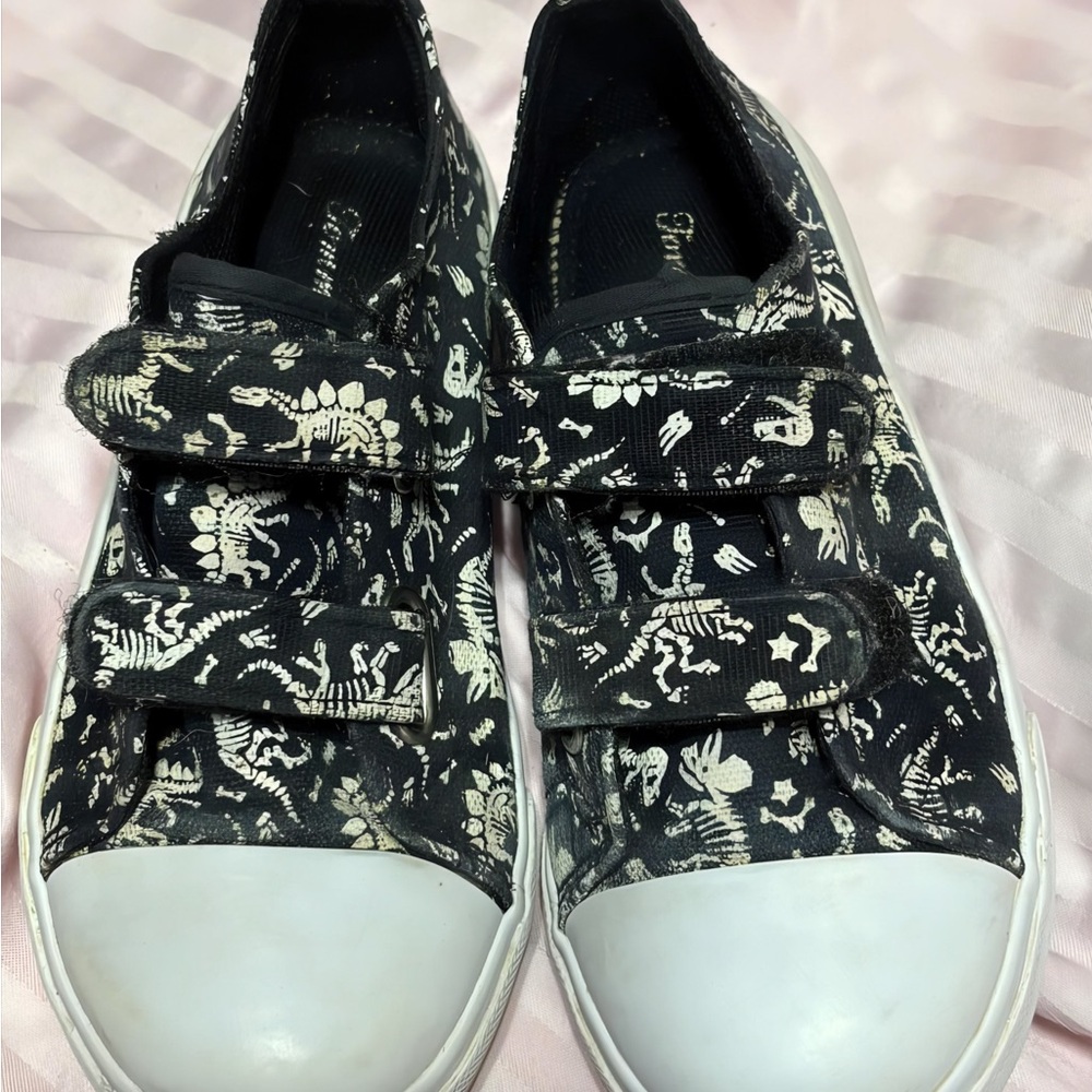 Tommy Bahama Kids Dinosaur Sneakers Black and White EUC